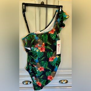 NWT Maternity one piece swimsuit, size Medium, brand is Maacie